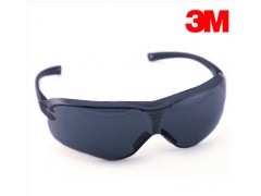 3M10435防護(hù)眼鏡防沖擊防霧護(hù)目鏡防塵防強(qiáng)光眼鏡 安全眼鏡防風(fēng)