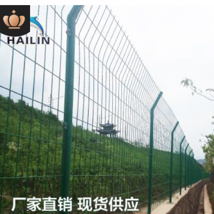 供應(yīng)公路防護網(wǎng)雙邊絲圍欄鐵絲網(wǎng)散養(yǎng)土雞圍欄護欄網(wǎng)批發(fā)