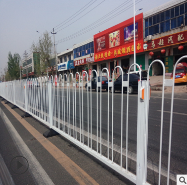 市政道路鍍鋅京式護欄 公路分隔車道隔離U型M型京式道路護欄批發
