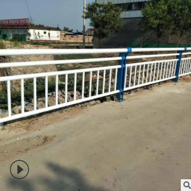 河道橋梁護欄，人行橫道鍍鋅管圍欄定制，防撞河道護欄護欄網定制