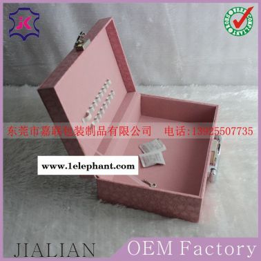 專業(yè)生產(chǎn)粉色中號手提式翻蓋皮質(zhì)化妝箱化妝品收納盒