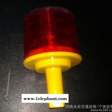 供應**led太陽能警示燈，施工警示燈。