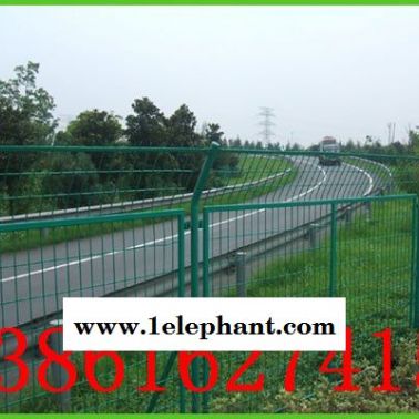 供應(yīng)高速公路護(hù)欄網(wǎng)、鐵路護(hù)欄網(wǎng)、鎮(zhèn)江圍欄網(wǎng)、防護(hù)網(wǎng)，柵欄，廠區(qū)小區(qū)防護(hù)網(wǎng)、鎮(zhèn)江護(hù)欄網(wǎng)