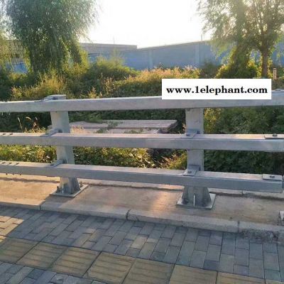 沐鑫 復(fù)合管橋梁護(hù)欄 景觀橋梁護(hù)欄 成都橋梁護(hù)欄 橋梁護(hù)欄網(wǎng)防護(hù)網(wǎng) 長期現(xiàn)貨