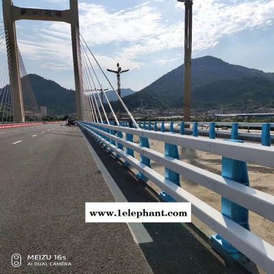 沐鑫 鋅鋼橋梁護(hù)欄 橋梁護(hù)欄網(wǎng) 橋梁護(hù)欄網(wǎng)廠家 橋梁護(hù)欄網(wǎng)防護(hù)網(wǎng) 長期現(xiàn)貨