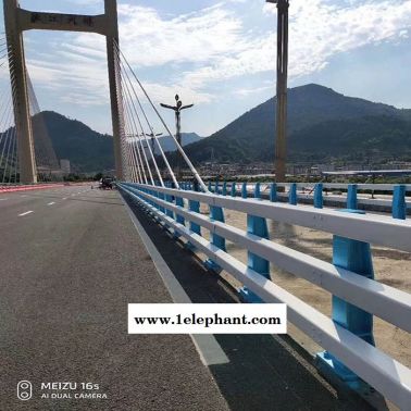 沐鑫 鋅鋼橋梁護(hù)欄 橋梁護(hù)欄網(wǎng) 橋梁護(hù)欄網(wǎng)廠家 橋梁護(hù)欄網(wǎng)防護(hù)網(wǎng) 長期現(xiàn)貨