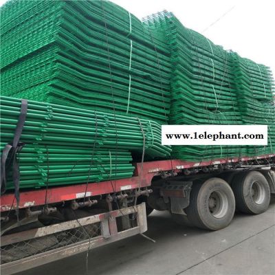 圍欄護欄網價格 鐵路公路防護網 鐵路護欄網圖片大全 鐵護欄網 鐵柵欄護欄網