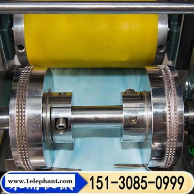 生產(chǎn)供應(yīng) KN95內(nèi)置鼻粱口罩機(jī) 全自動(dòng)N95切片機(jī) 泉涌機(jī)械 歡迎選購