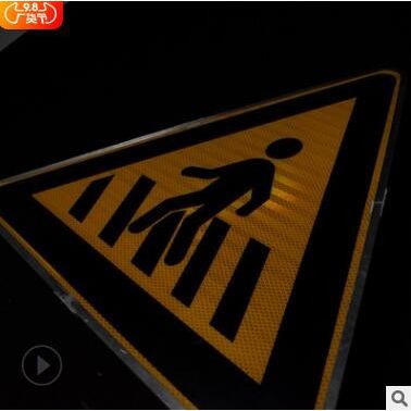 鋁制道路交通自發(fā)光led標(biāo)志牌 夜間發(fā)光led交通標(biāo)識(shí)牌定制廠家