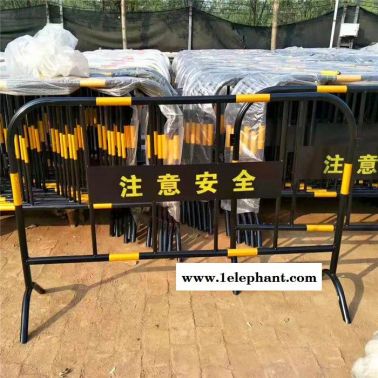 青島廠家現貨供應鐵馬護欄隔離欄交通圍欄馬路市政道路工地施工路障移動加厚款護欄
