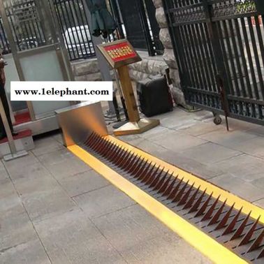 百斯卡 拒馬 翻板路障機品種齊全，價格低廉 歡迎前來選購 翻板路障機廠家