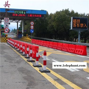 浙江至上海高速公路滾塑水馬防撞桶路墩廠家 收費站防撞欄水馬隔離墩