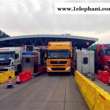 上海高速公路水馬防撞桶 上海高速船型防撞墩批發(fā) 插防眩板滾塑水馬