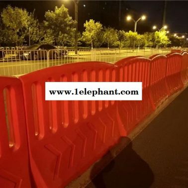 瀏陽現場警示圍欄水馬批發 長沙安全防撞欄 分流導向圍檔墻廠家