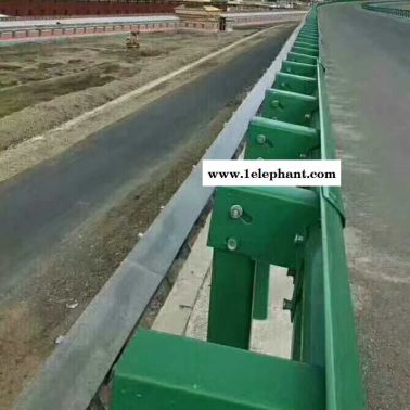 Gr-A-4E三波波形護欄板 高速公路波形防撞設施安全護欄