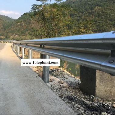 盤山公路路側(cè)安全設施護欄板防止車輛撞擊設施