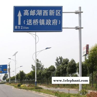 庭院監控立桿交通標志共桿