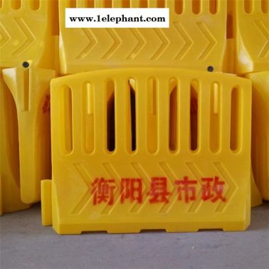 衡陽高圍欄水馬廠家 益陽警示水馬圍檔墻 衡陽市政工程護欄隔離墩