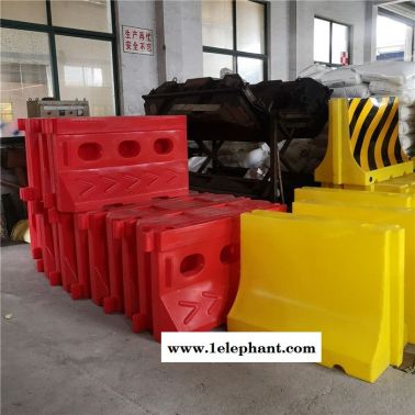 上海滾塑水馬適用高速公路市政工程 滾塑水馬比吹塑水馬防撞能力更強