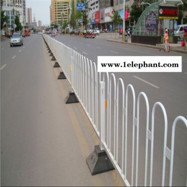 現貨供應 市政護欄 廣西道路欄桿免費設計 桂林馬路隔離欄批發價
