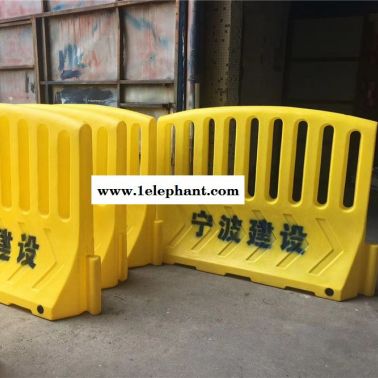 寧波建設(shè)施工防護(hù)欄圍檔 塑料隔離欄 注水防撞欄塑料水馬圍檔