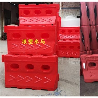 滾塑水馬使用壽命長可循環使用 對比于吹塑水馬相對成本更低