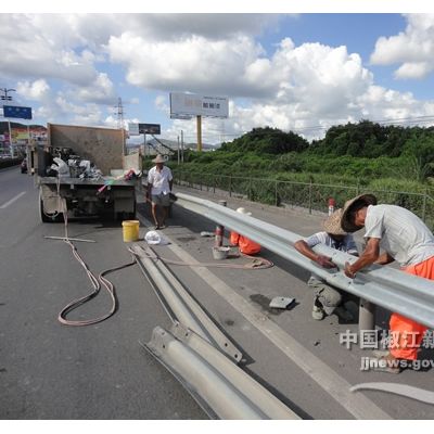 甘肅蘭州公路波形梁護欄板廠家直銷