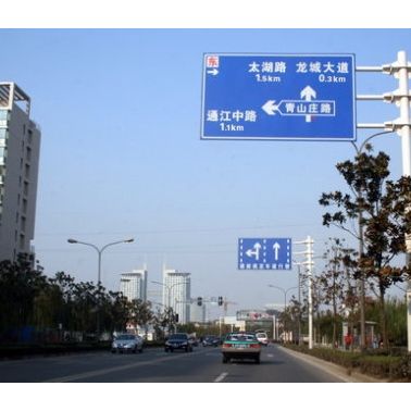 不銹鋼監控立桿路口標志桿