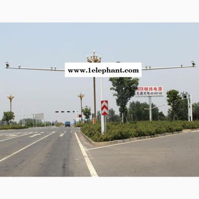 監(jiān)控?zé)魲U路口標志桿