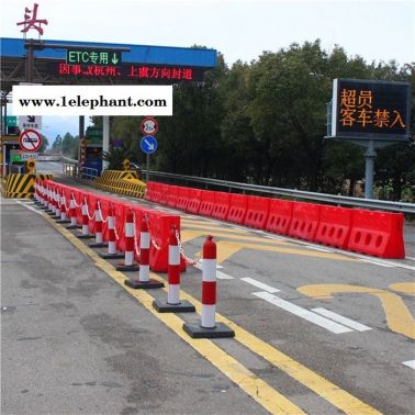 安徽高速公路船形防撞墩 收費(fèi)站防撞桶水馬 高強(qiáng)度水馬廠家
