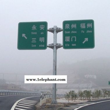 太陽能監控桿標志桿工程案例