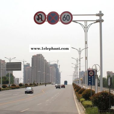 視頻監(jiān)控立柱高速標(biāo)志桿