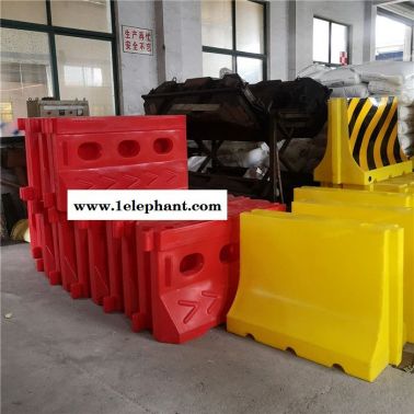 施工滾塑水馬市政圍欄 塑料圍欄水馬廠家 三孔滾塑水馬規格
