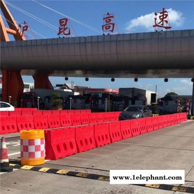 浙江高速公路水馬 高速公路船型防撞墩 滾塑水馬圍欄