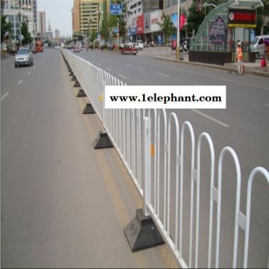 現(xiàn)貨供應(yīng) 市政護(hù)欄 廣西道路欄桿免費設(shè)計 桂林馬路隔離欄批發(fā)價