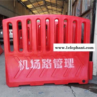 機場隔離護欄 車站水馬防撞欄 交通隔離墩高強度水馬圍欄