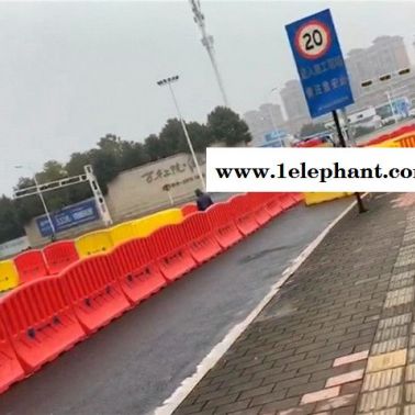 體育館塑料隔離圍欄 警示圍檔安全高圍欄水馬 藍(lán)色水馬圍欄廠家