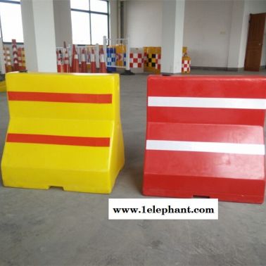 上海質(zhì)量好的水馬 紅色隔離墩小水馬 上海船型防撞墩廠家