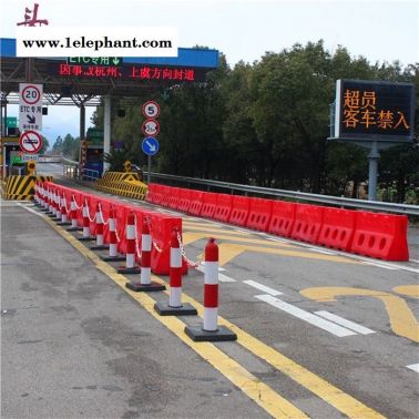 高速公路收費(fèi)站水馬防撞墩 上海高速服務(wù)區(qū)防撞欄滾塑水馬隔離墩