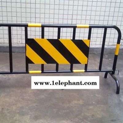 西安鐵馬，西安鐵馬圍欄，交通安全可移動(dòng)隔離鐵馬護(hù)欄找明通交通設(shè)施廠