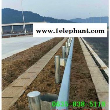 公路噴塑波形防撞護(hù)欄板洛浦縣工程安裝