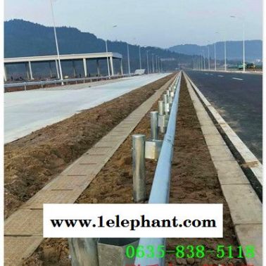 公路鍍鋅波形防撞護(hù)欄板錦江區(qū)多少錢一米