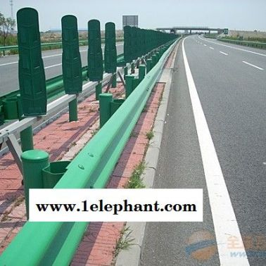 喀什市公路護欄板多少錢一米