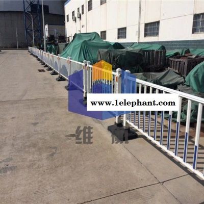 道路護欄鑄鐵底座 馬路中心隔離護欄 優(yōu)質(zhì)市政道路護欄