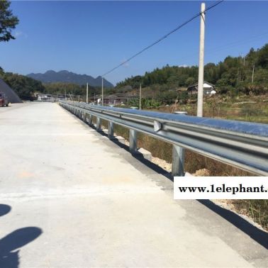 廠家供應公路波形梁鋼護欄 防撞波形護欄板 駕校護欄板