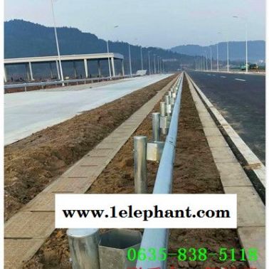 寶雞市渭濱區(qū)公路噴塑波形防撞護欄板廠家直銷