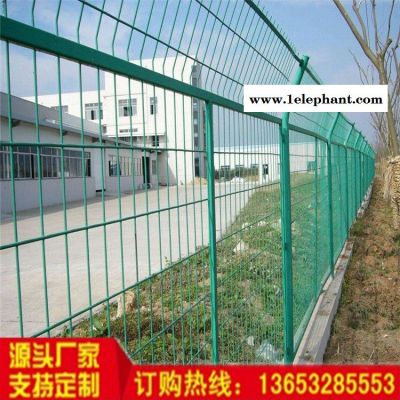 聚光絲網(wǎng)廠定制框架防護圍欄 公路隔離防護柵欄 公路臨邊綠色隔離網(wǎng)批發(fā)