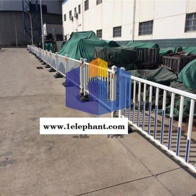 道路護欄鑄鐵底座 馬路中心隔離護欄 優(yōu)質(zhì)市政道路護欄