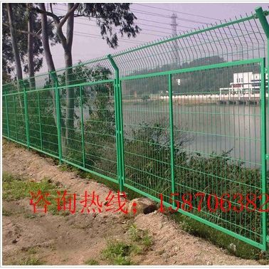 江西贛州圍墻鐵絲網(wǎng)批發(fā) 宜春工廠外墻圍鐵絲圍欄價錢