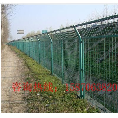 上饒工地鐵絲網(wǎng)護(hù)欄 撫州養(yǎng)殖場圍欄價錢